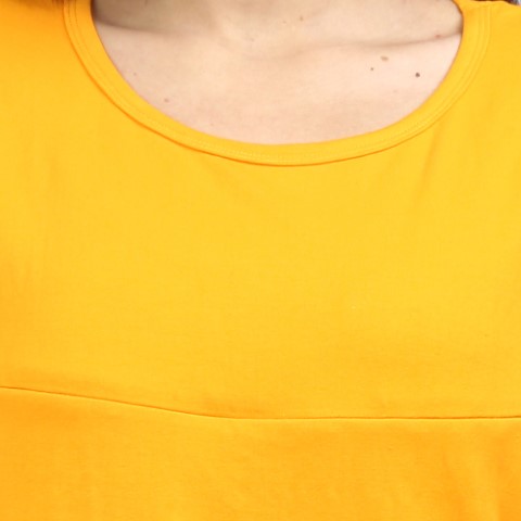7 528 Women Pregnancy feeding Tshirt with Girl Peeking Printed Design