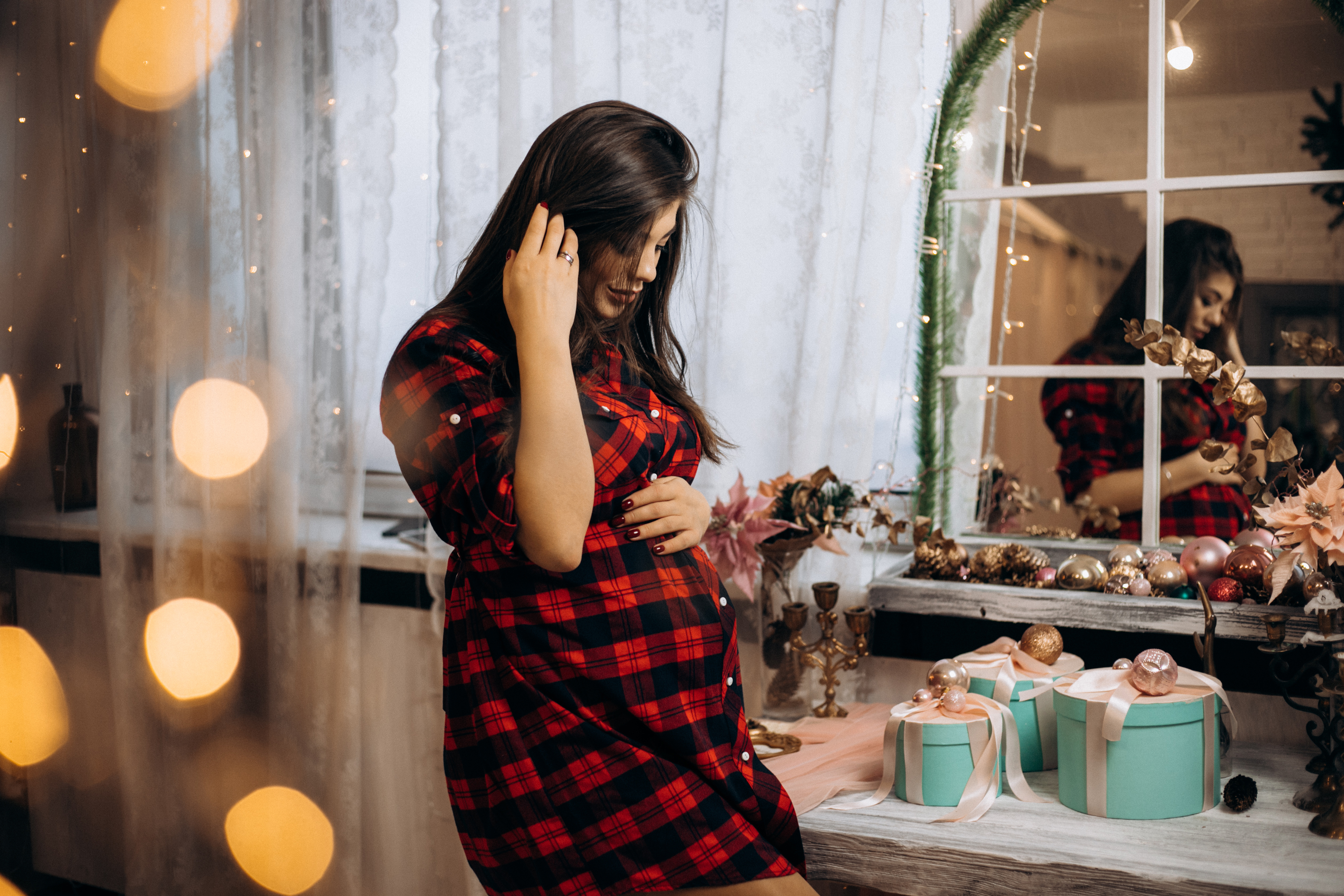 18 Unique Maternity Photo Ideas to Show Off Your Baby Bump | LoveToKnow